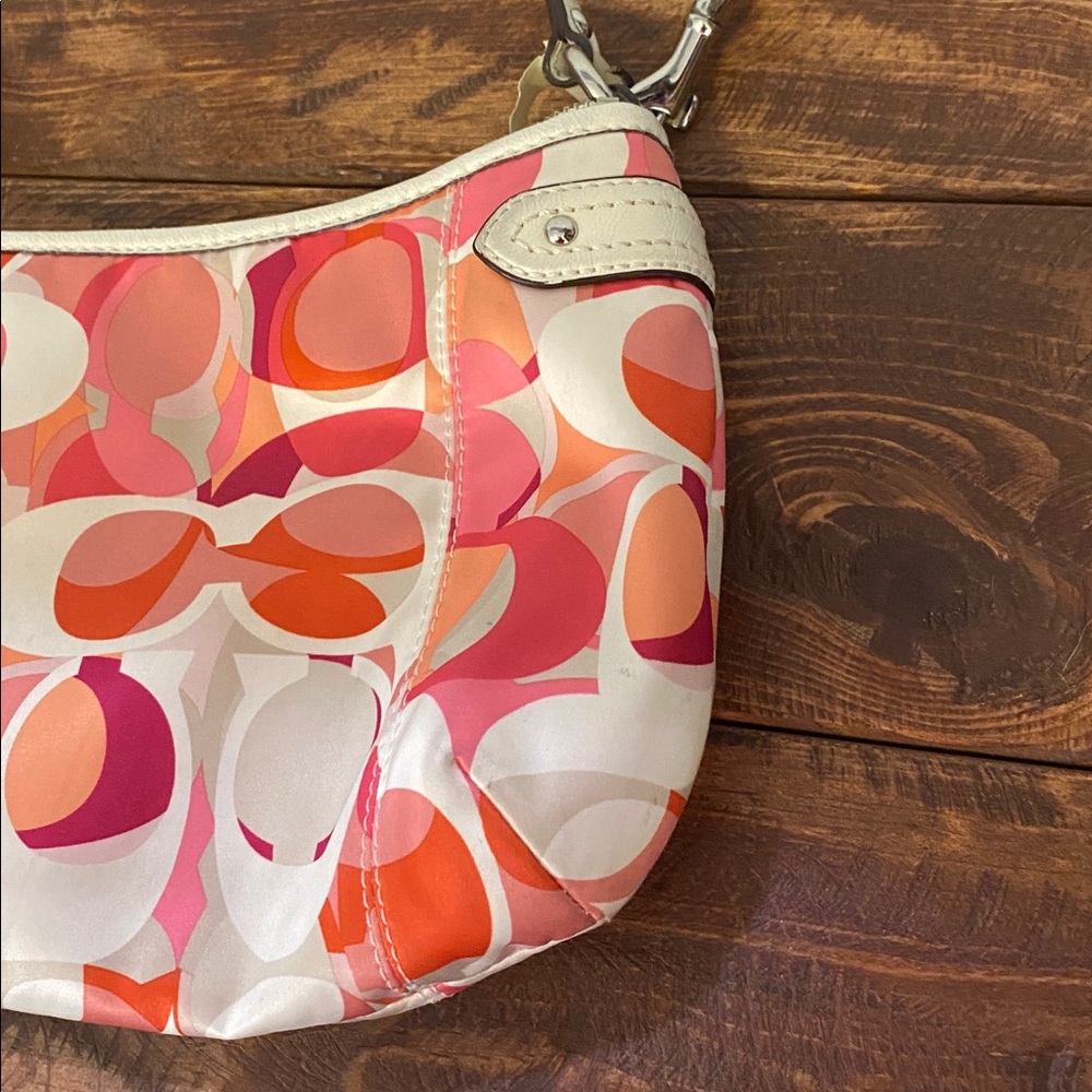 Coach Signature Pink Bag - Picture 12 of 16